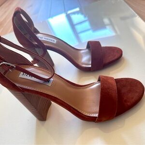 Selling these NEW Steve Madden suede heel sandals.